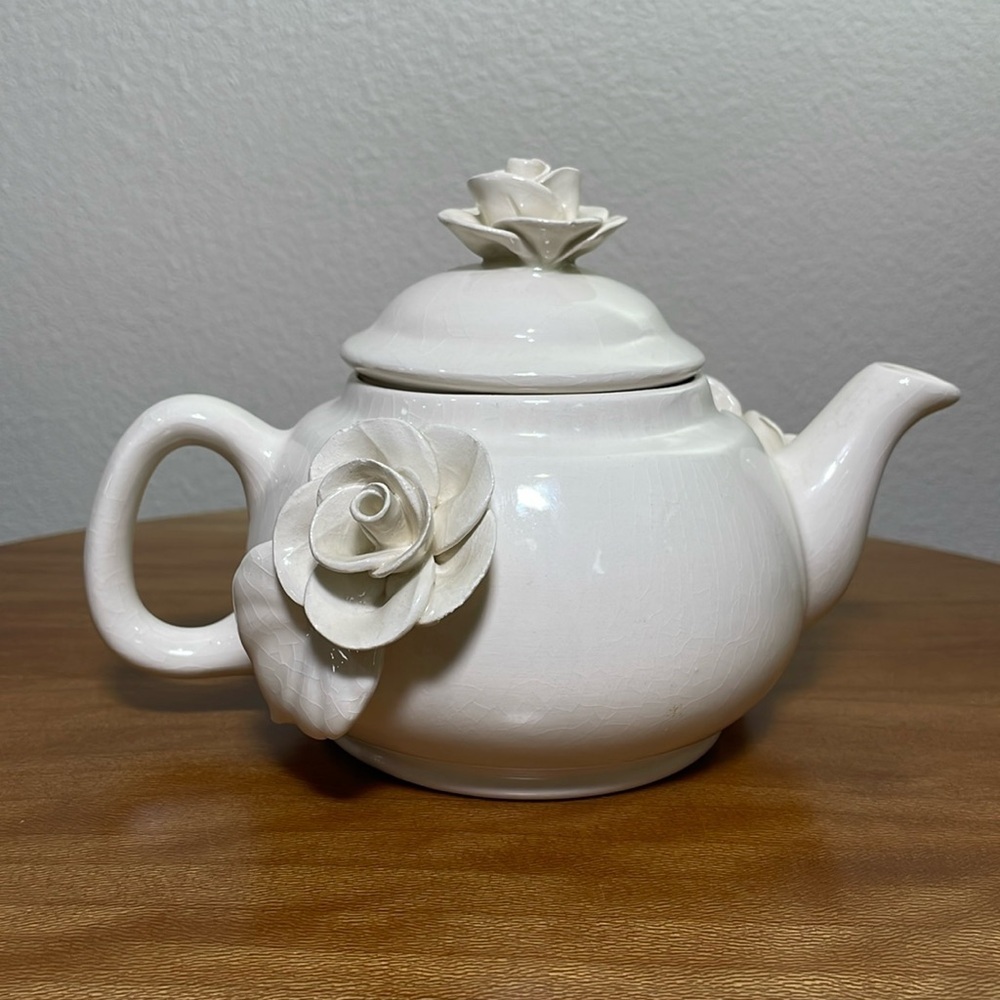 Paper Windows USA Pottery Tea Pot White With 3 Applied White Rose Flowers